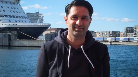 På dybt vand med mobilen: Imran Rashid viser vej til sunde digitale vaner