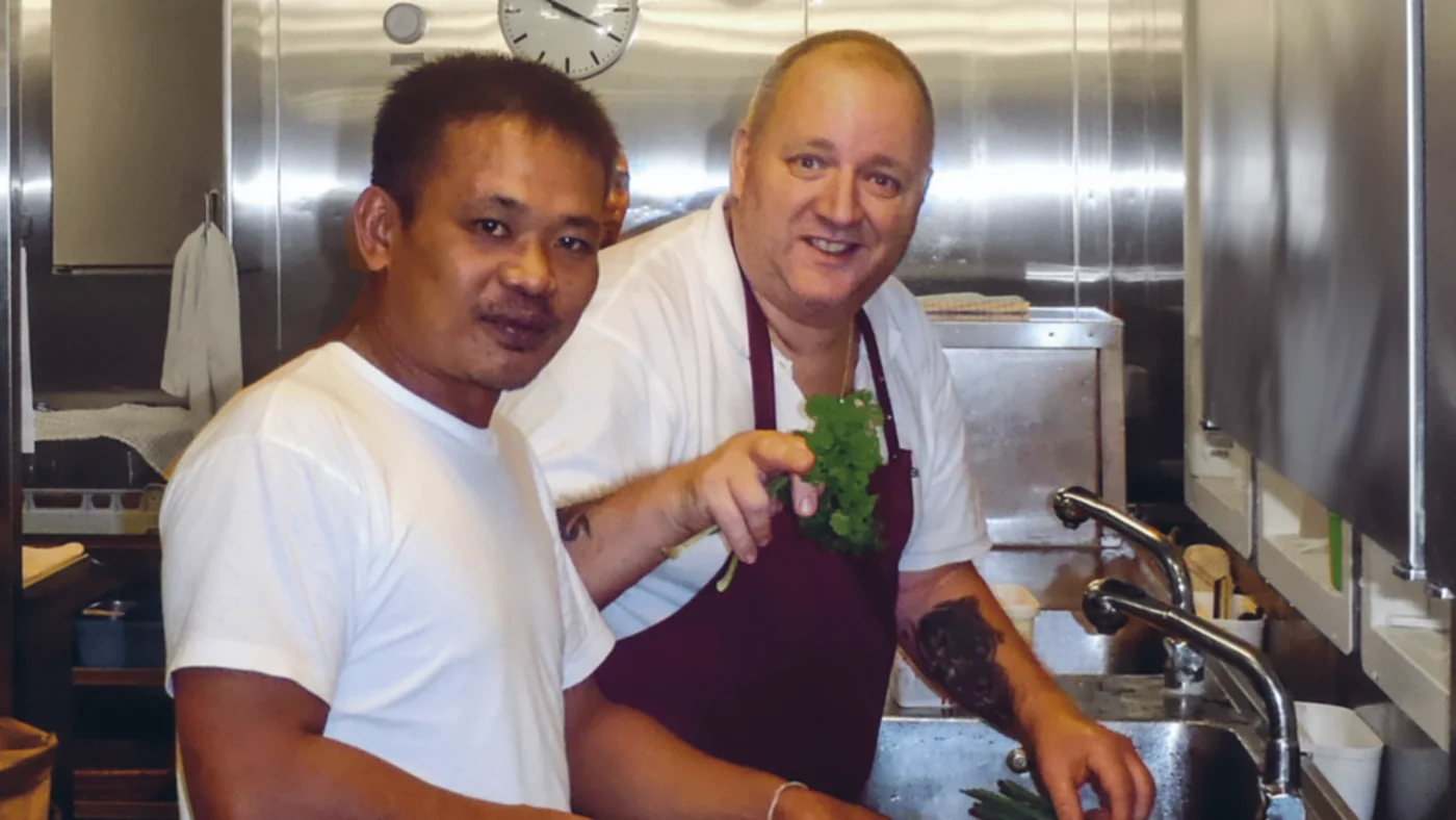 Kogemand bedstefar skaber trivsel fra kabyssen